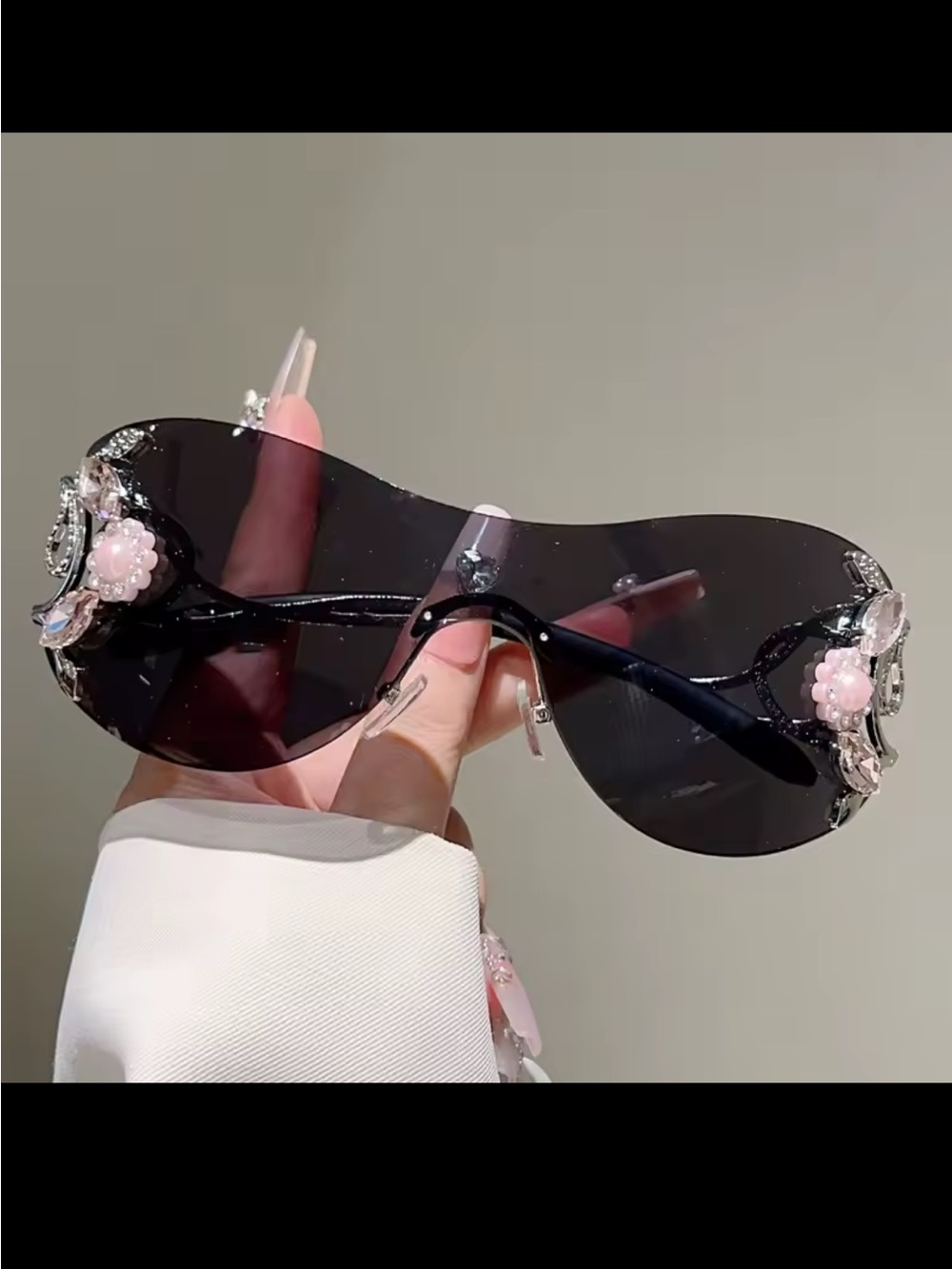 Chic Gradient Sunglasses with Silver Accents